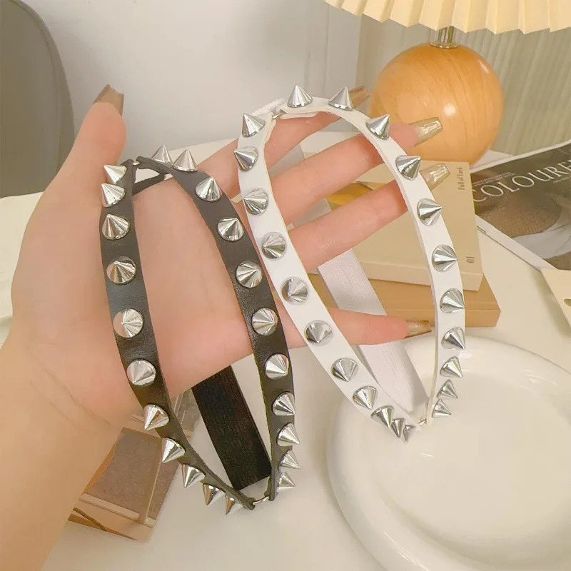 Double Row Cone Spike Leg Gart - Body Jewelry Online recensione e prezzo