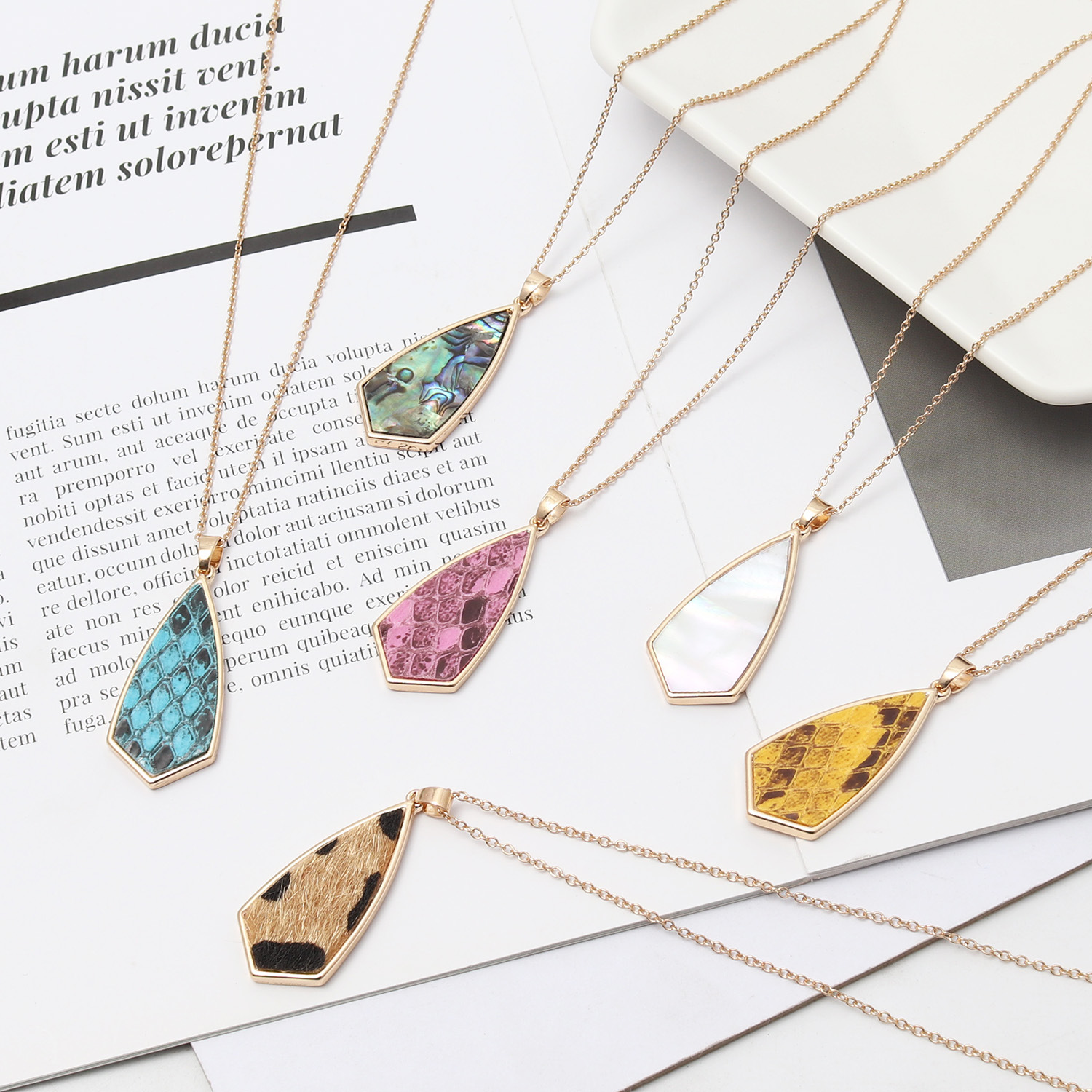 Acrylic Abalone Shell Leopard  - Body Jewelry Brands recensione e prezzo