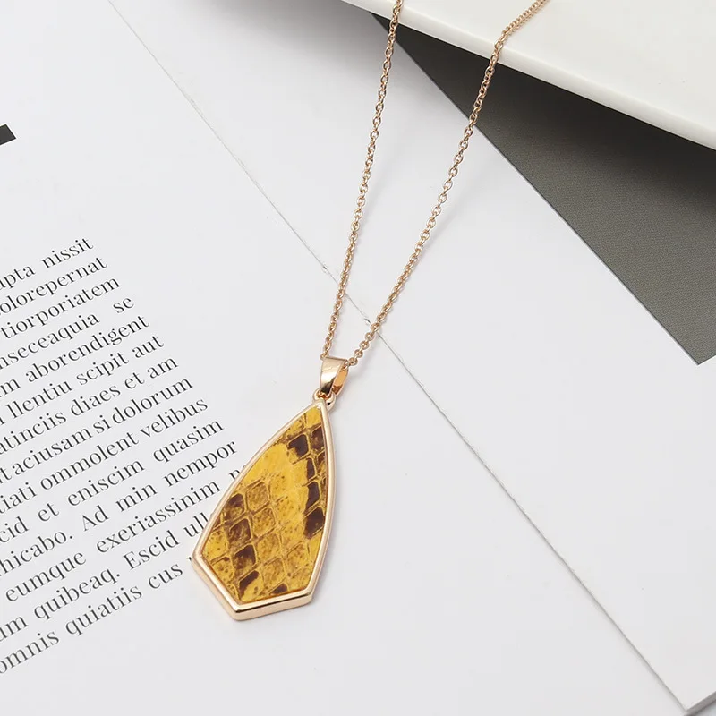 Acrylic Abalone Shell Leopard  - Body Jewelry Brands recensione e prezzo