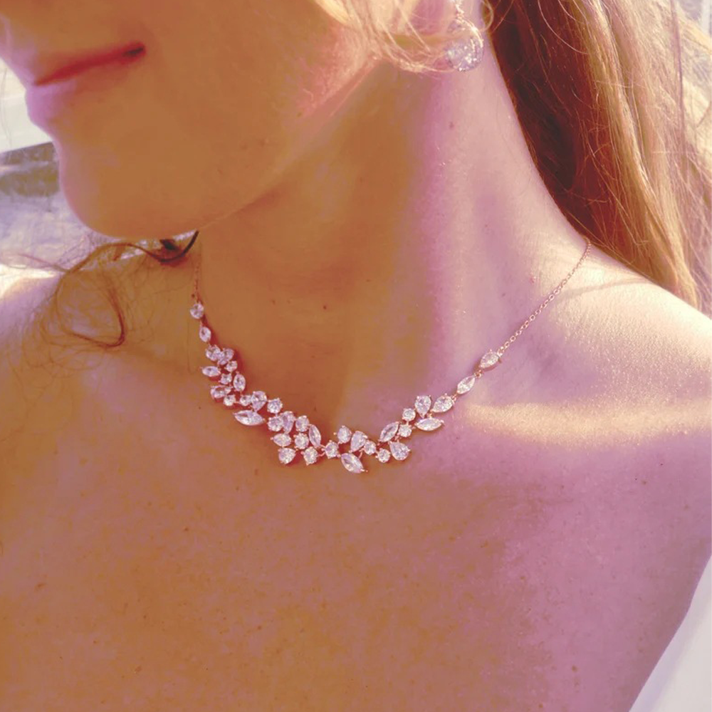 Crystal Leaf Backdrop Necklace - Body Jewelry Online recensione e prezzo