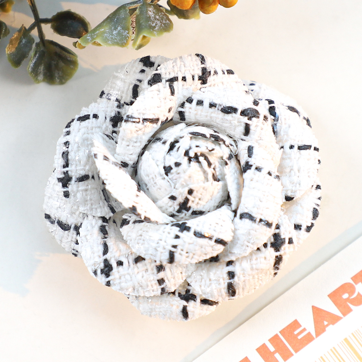 6CM Camellia Brooch for Women  - Body Jewelry High Quality recensione e prezzo