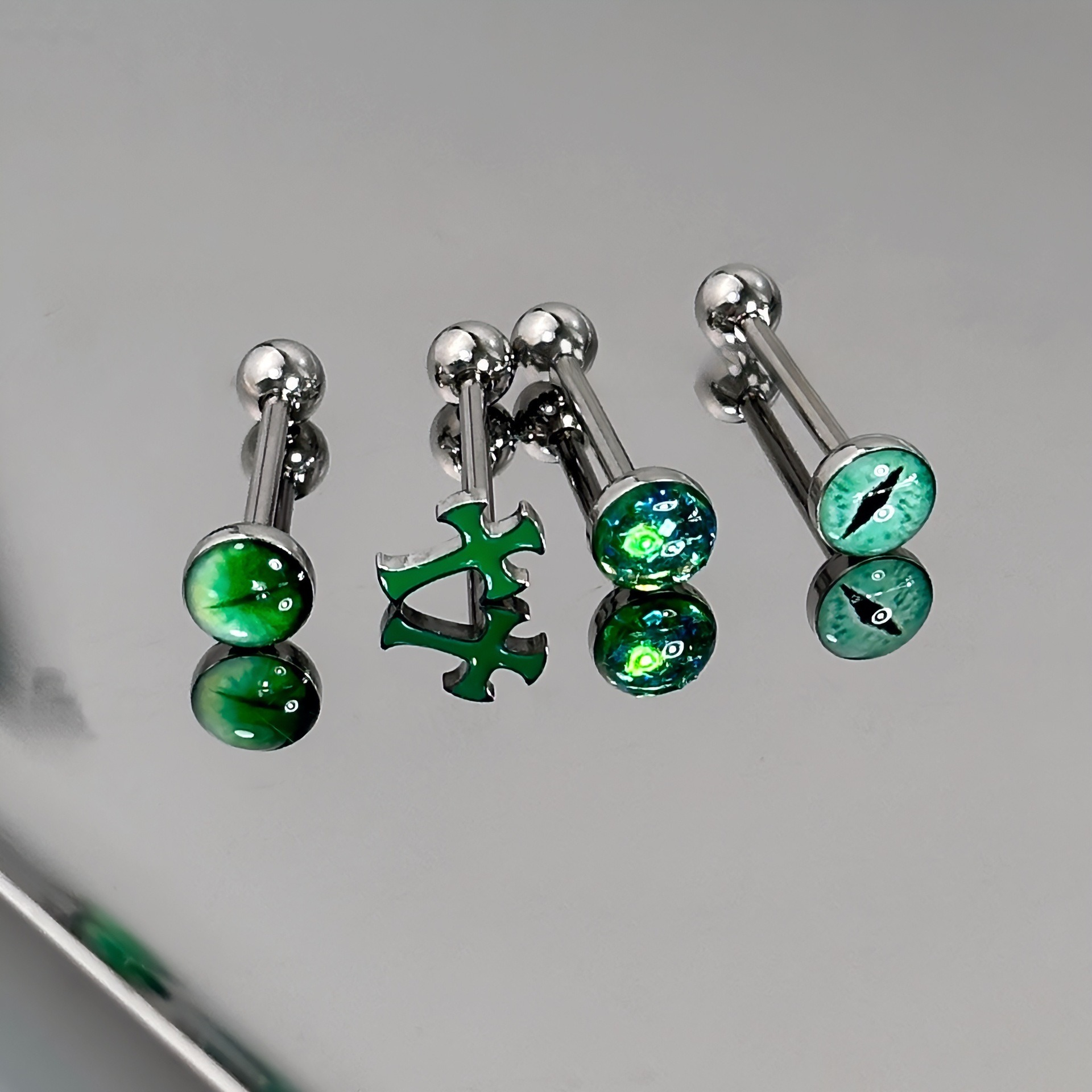 1Pc High-Quality Trendy Green  - Body Jewelry High Quality recensione e prezzo